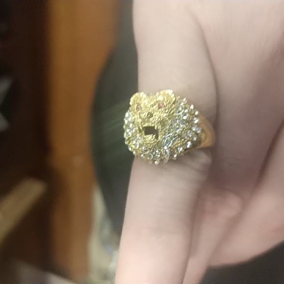 Golden Lion size 6 - Picture 2 of 3